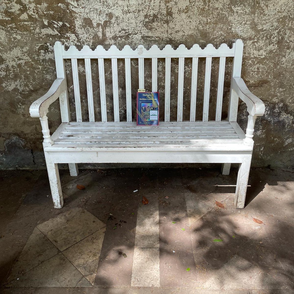 kayissac's tweet photo. Today during our #IndieBookFairies event a fairy has left a copy of The Secret of the Golden Cauldron by Jayne Avery at Clumber Park.
#ibelieveinbookfairies #IndieBookFairies #healthyeating #selfesteem #childrensfiction #Ks2PSHE #healthykids #JayneAvery @JayneEAvery https://t.co/1JJaMGBfNr