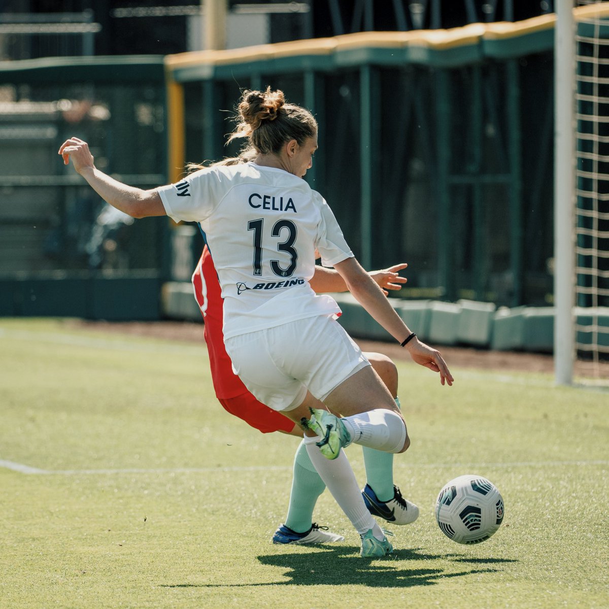 celiajimdel's tweet photo. ¡FELIZ! 🔝✅
👊🏻🤩👊🏻 ¡Orgullosa del trabajo de todo el equipo, que levantó la cabeza para volver a sumar ➕3️⃣ que saben a gloria ante nuestra afición!
Gracias por el apoyo en la grada, por aquí o desde casa‼️📺💚
¡Vamos por más! 😎 #BeBold
#Nike #Iberdrola #InteaCosmetics https://t.co/fumgx157tw