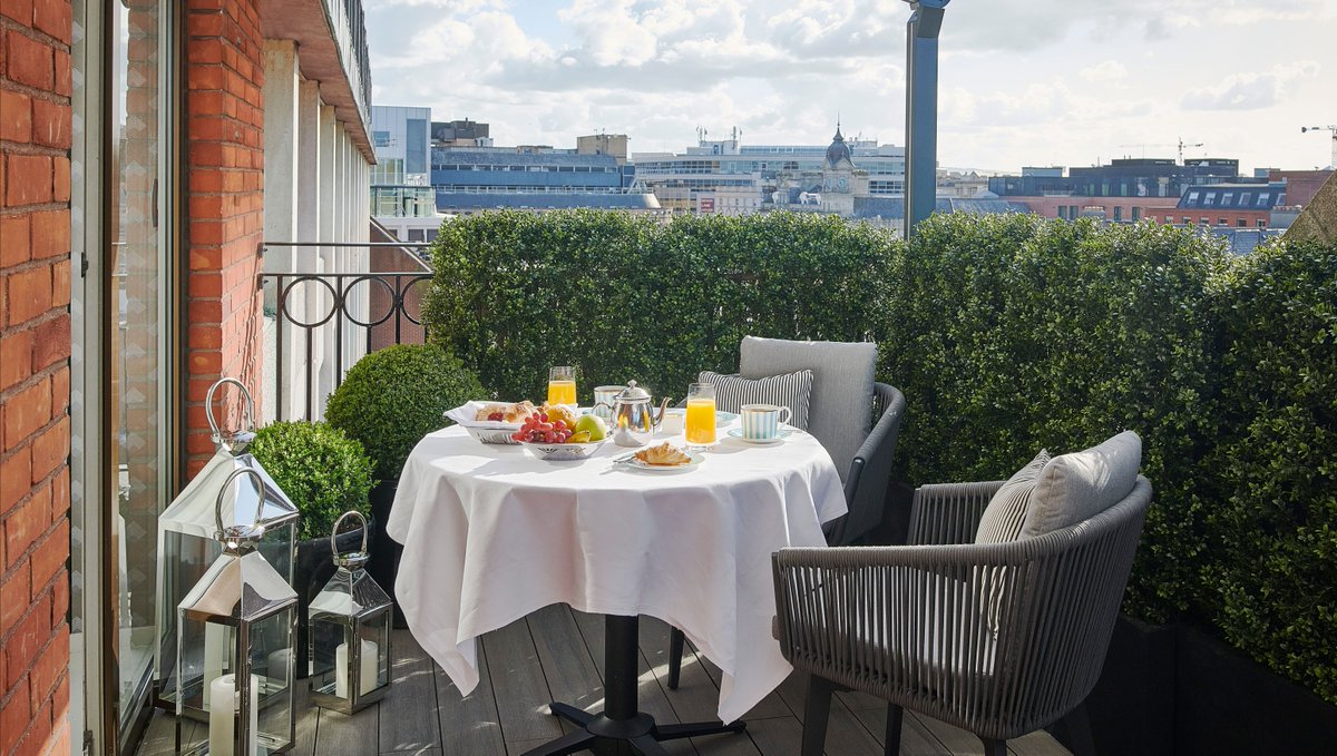 This beautiful sunny weather is perfect for breakfast al fresco while admiring expansive views of Dublin city. Visit our website to book or for more information on our Terrace Suites. #WestburyDublin