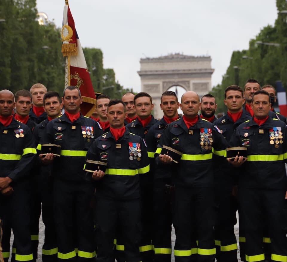 StanRql's tweet image. Magnifique aventure partagée avec les #sapeurssauveteurs pour un défilé du 14 juillet inoubliable ! On pense à tous nos camarades engagés dans la lutte contre les feux de forêt et Belgique face aux inondations #uiisc1, #uiisc5, #uiisc7
