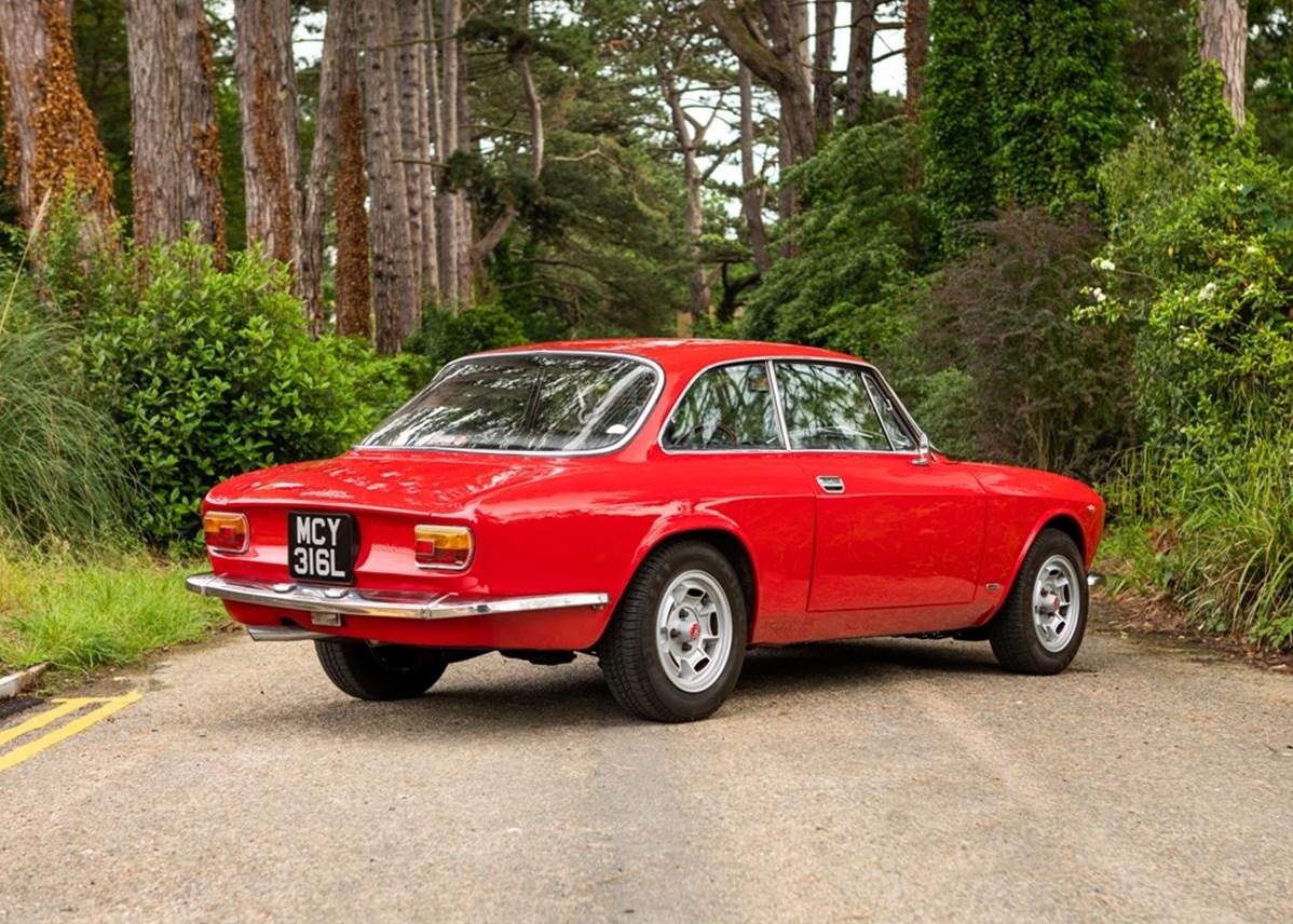 A lovely little 1972 Alfa Romeo 1.3 GT Junior will be offered at our Grand Summer Sale on Saturday at Windsorview Lakes. Visit our website for full details - bit.ly/3xDVv2K #alfaromeogtjunior #gtjunior #1300gtjunior #alfaromeo #classicalfa #alfaromeofans #italianclassic