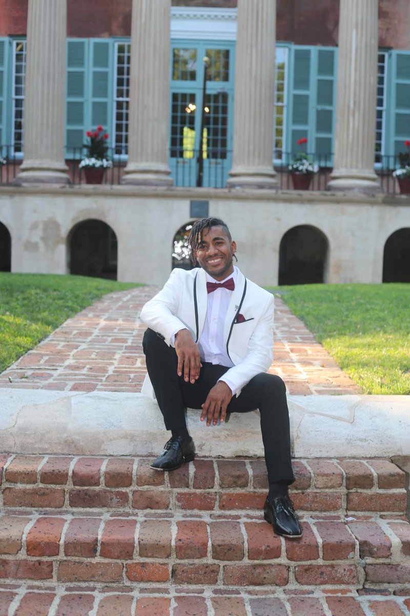 Meet Arell! 

"I am excited to work at The Well serving a great community and bringing investment back to it. I hope my part makes a difference to those in the community."

Arell is our new Americorp Vista at The Well CDC! Welcome to the team!  

#TheWellAkron #Middlebury