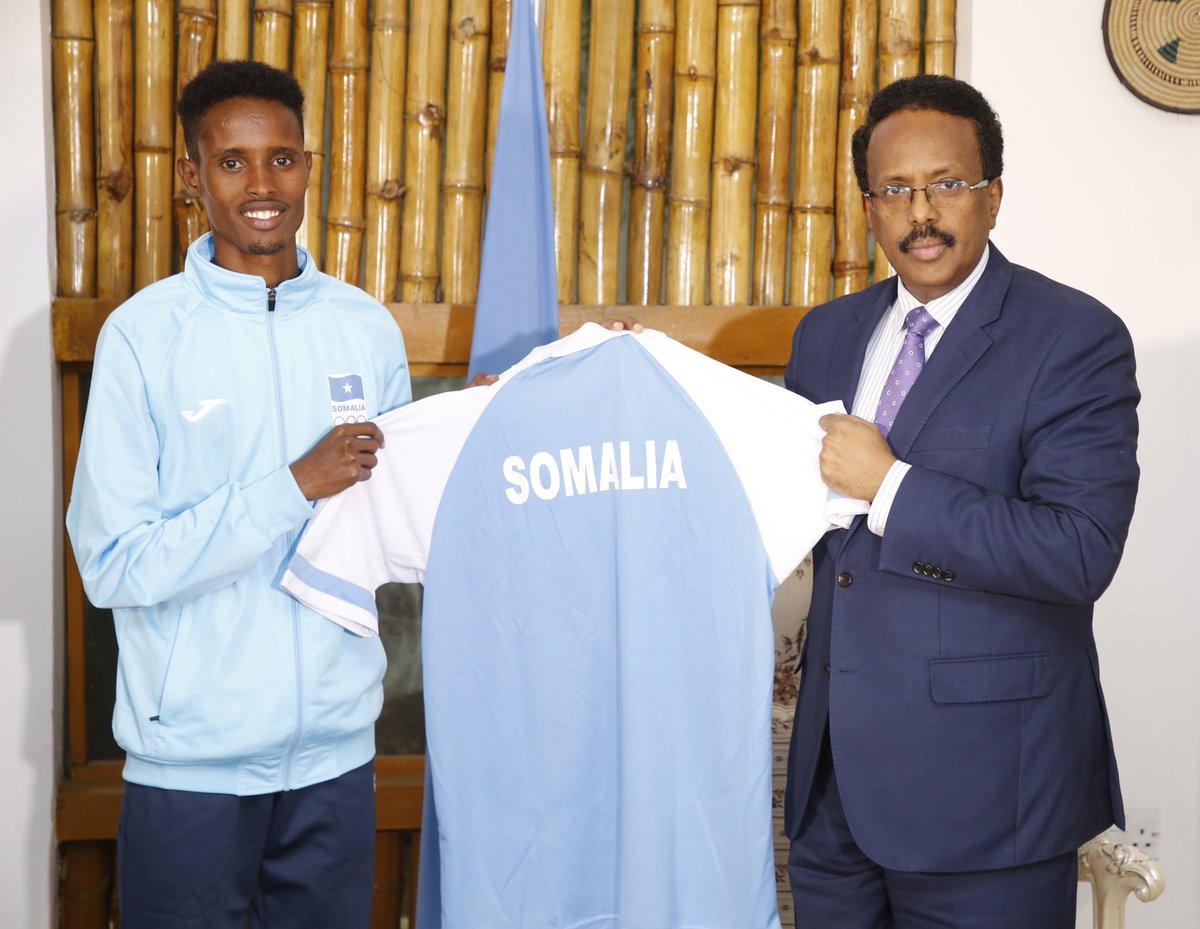 M_Farmaajo's tweet image. Dhammaanteen waxaan garab taagannahay Xiddigaha ku matelaya dalkeenna tartanka @Tokyo2020, annaga oo sugayna bandhiggooda, kana rajeynayna in ay ka miro-dhaliyaan dadaalkooda. Natiijo kasta oo aad kala soo laabataan waxaad ku mudan tihiin bogaadin iyo dhiirri-gelin.