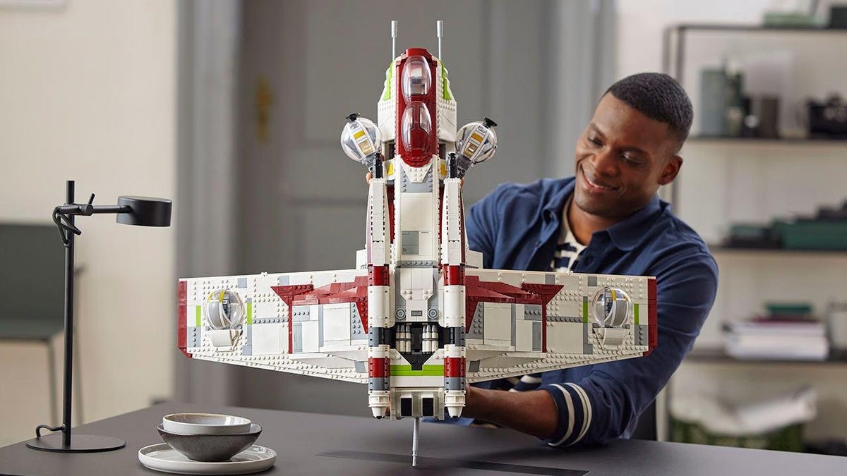 Lego's New Star Wars Republic Gunship Is Here, and Larger Than Your Torso