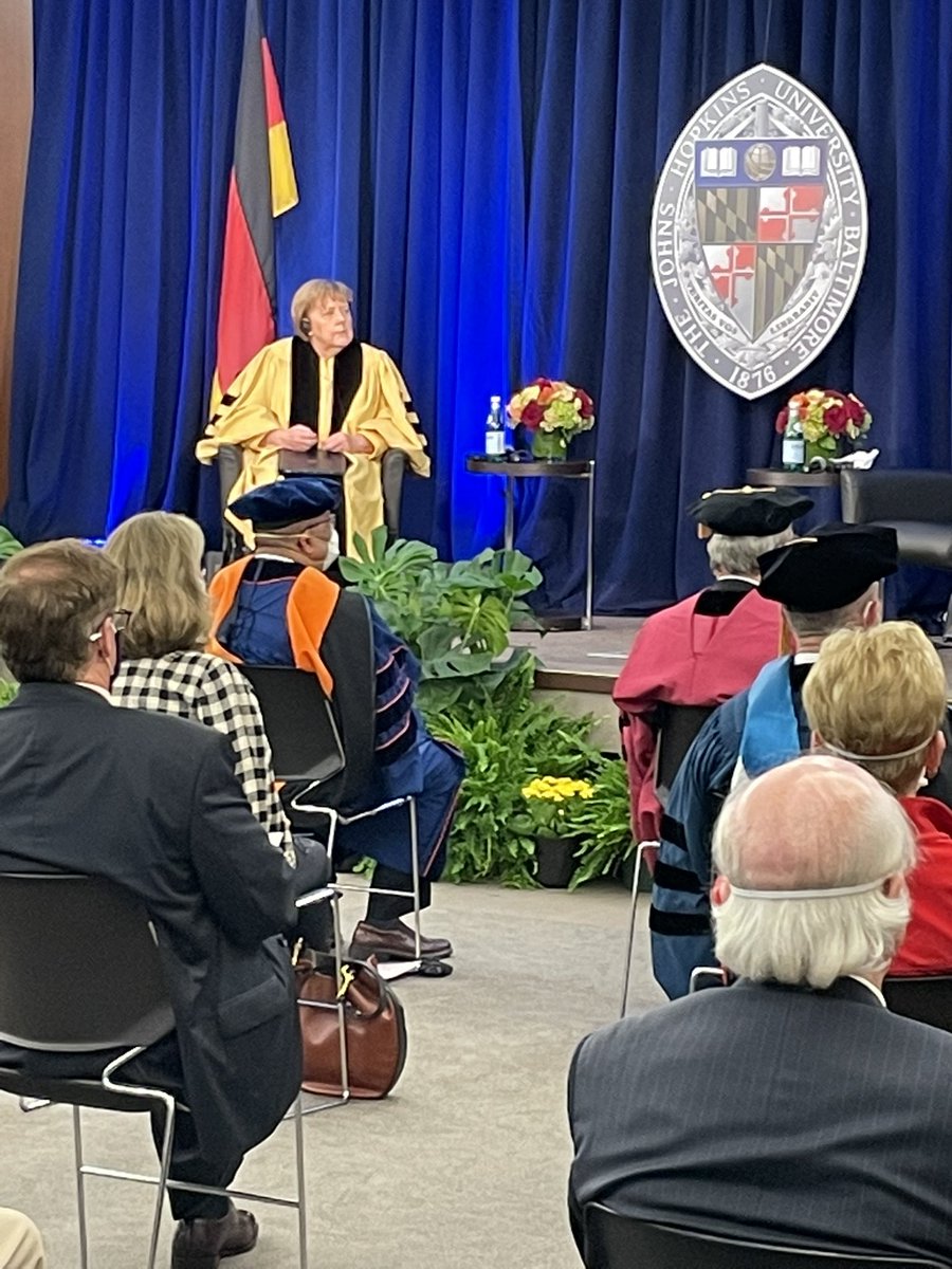 What will you do the first morning you are no longer Chancellor? „Ich werde was lesen, dann werden mir die Augen zufallen, weil ich müde bin. Und dann schauen wir mal.“ Ein #Merkel -Moment an der Johns Hopkins University.