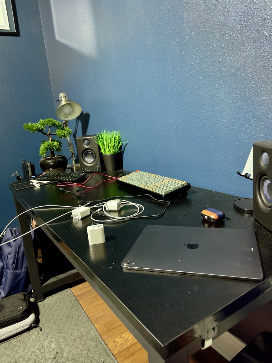 thatcodydueitt's tweet image. So.. my iPad is currently a paperweight. #iOS15beta2 had a bug that suddenly prevented it from receiving a charge. I’ve tried various charging bricks, cords, smart connector charging, everything. Nothing works. So I’m taking it to Apple this weekend to see what they will do.