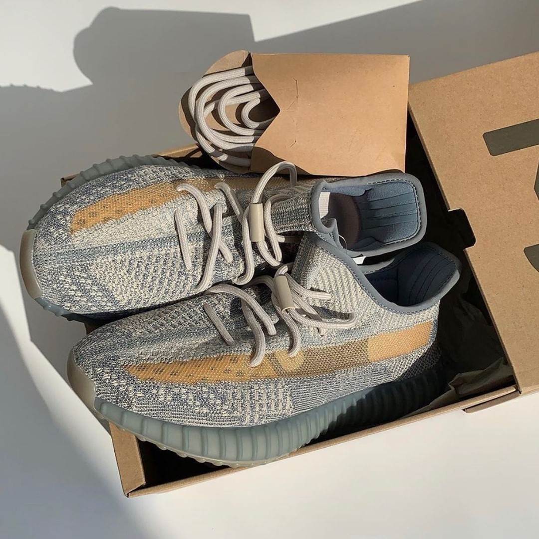 theyeezymafia's tweet image. 3 5 0  V2⠀
I S R A F I L⠀
⠀
Did you ever cut your loop laces? 💬