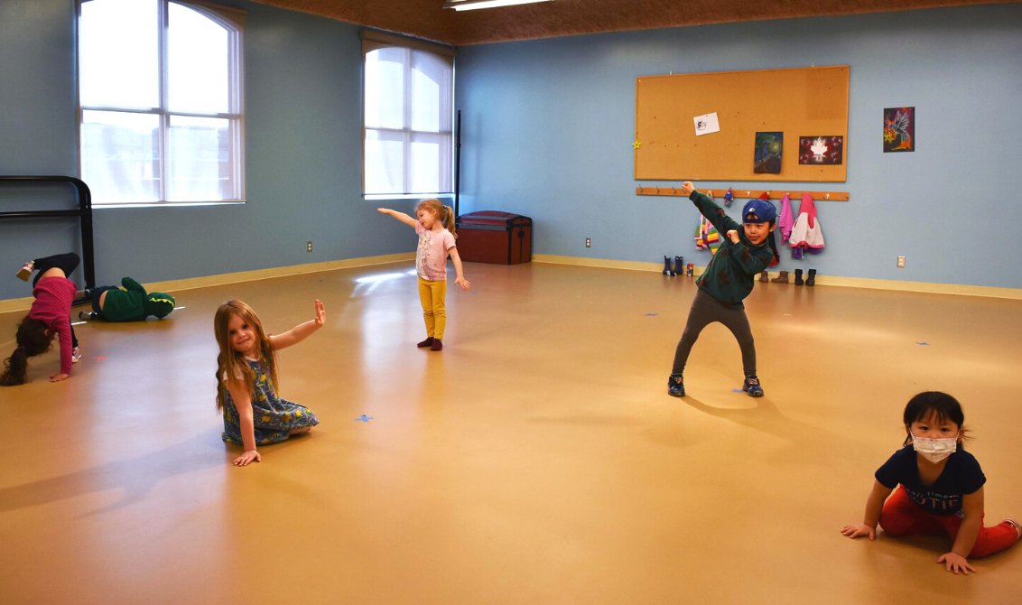arts_on_mrpm's tweet photo. 📣 Move to the Music dance classes are available for four age groups! Some groups are almost full! There are still spots available for ages 5Y-8Y and 6Y-10Y. Tuesday to Friday, Aug 3-6. You can register here: https://t.co/Fyh2u3DcLo https://t.co/Q9v8LIubPA