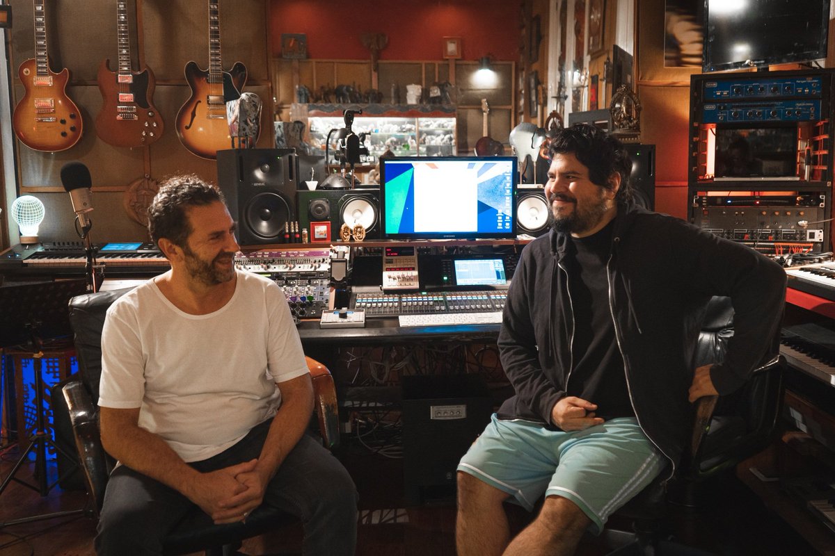 Necesitamos más cariño y <a href="/palopandolfo/">Palo Pandolfo</a> nos lo da en casi cuatro minutos de canción. Y si no nos era suficiente, lo hace junto a <a href="/SantiagoCorazon/">Santi Motorizado</a> en la cancionera y luminosa “Tu amor”. Para escucharla con una sonrisa. bit.ly/3knWLTO