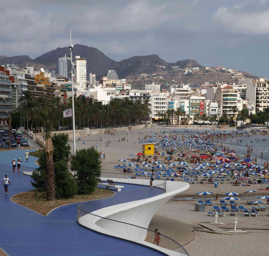 retokommerling's tweet photo. #JuevesDeArquitectura _
Paseo Marítimo Playa Poniente diseñado por Office of Architecture in Barcelona (Carlos Ferrater Lambarri, Xavier Martí Galí). Fotografías: Alejo Bague
#Arquitectura #Architecture https://t.co/KwfzlzFqTI