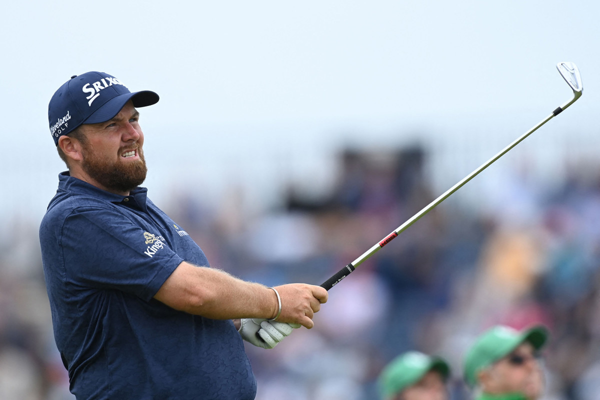 Shane Lowry struggles to begin delayed British Open title defense