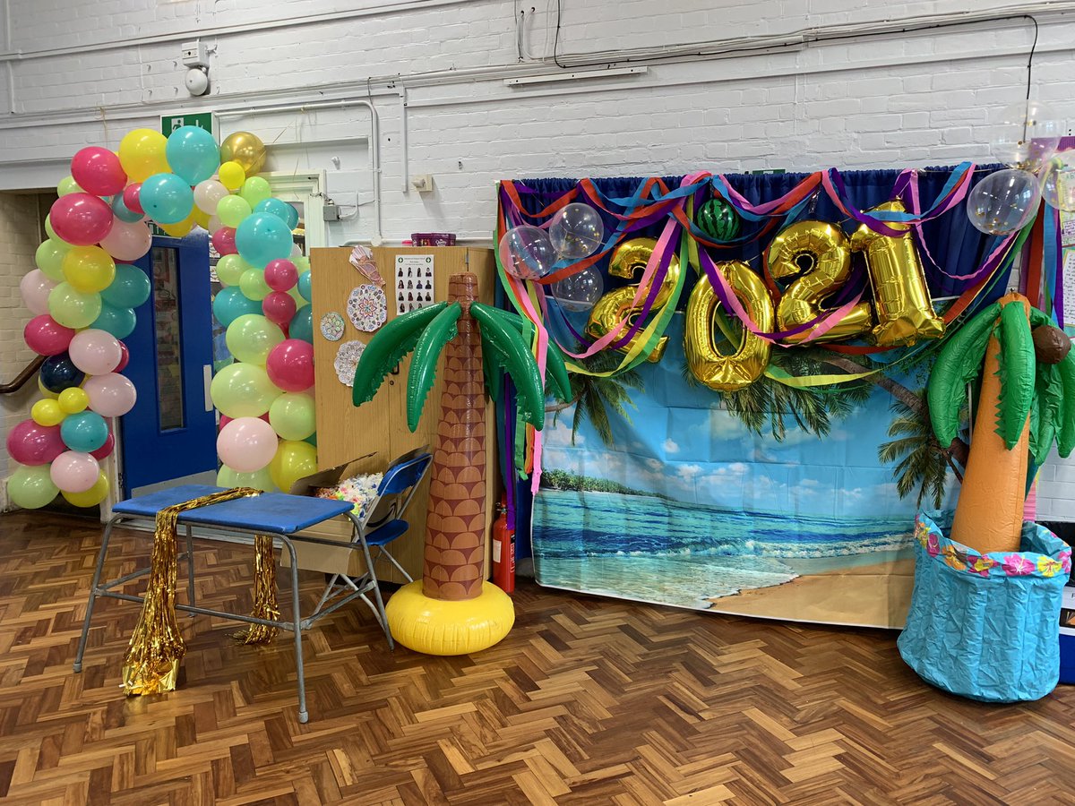 APSE12's tweet photo. Get this party started!! #year6leaversdisco #bubbletastic #bringtissues https://t.co/1WvtAibtmI