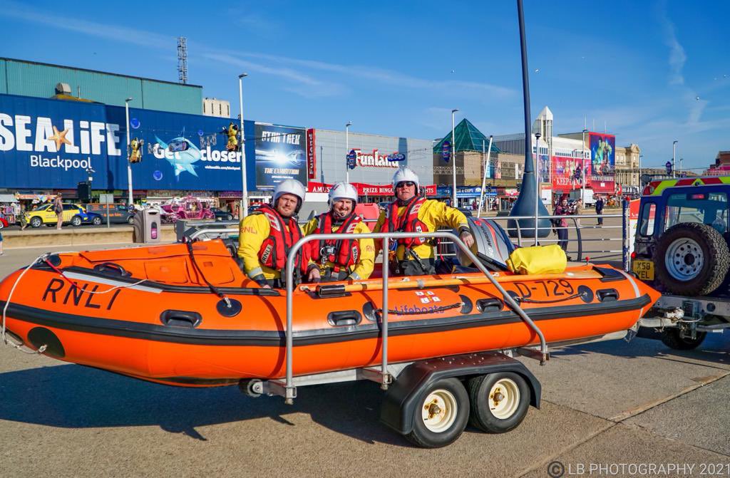 RNLIBlackpool's tweet photo. Our @RNLI launched for a training exercise last night &amp; one of our volunteers Lee got these wonderful photos 🥰 Thank you for sharing @PositiveLee7 https://t.co/xa1pwQXzH6