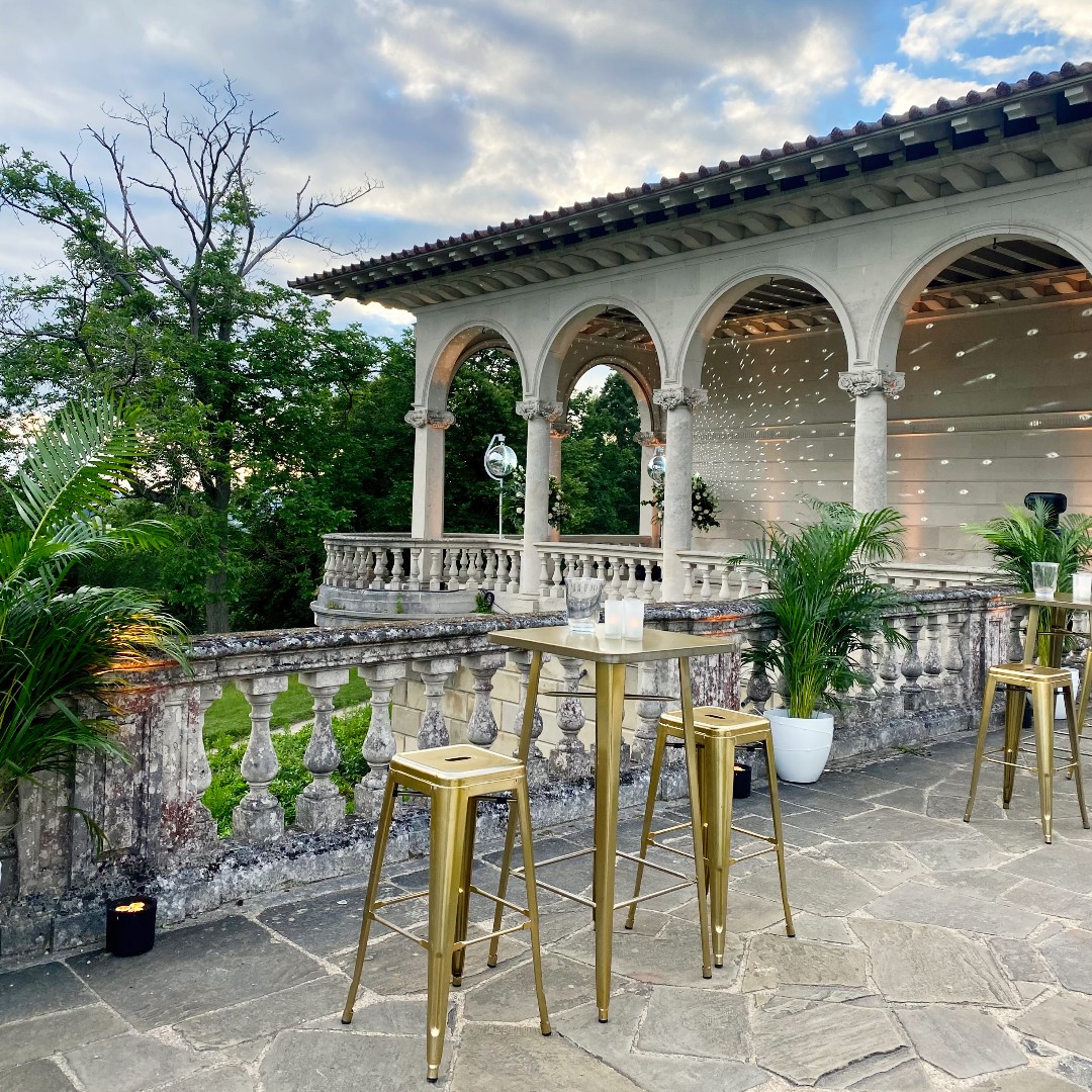 Great to be back working with our client <a href="/wiseproductions/">Schneweis Productions</a> for a stunning wedding @clivedenhouse recently.  We love the Gold tolix poseur tables, stools and Kentia palms here at this impressive venue.

Credit 📸 @wise_productions 

velvetliving.co.uk/stock/gold-tol…