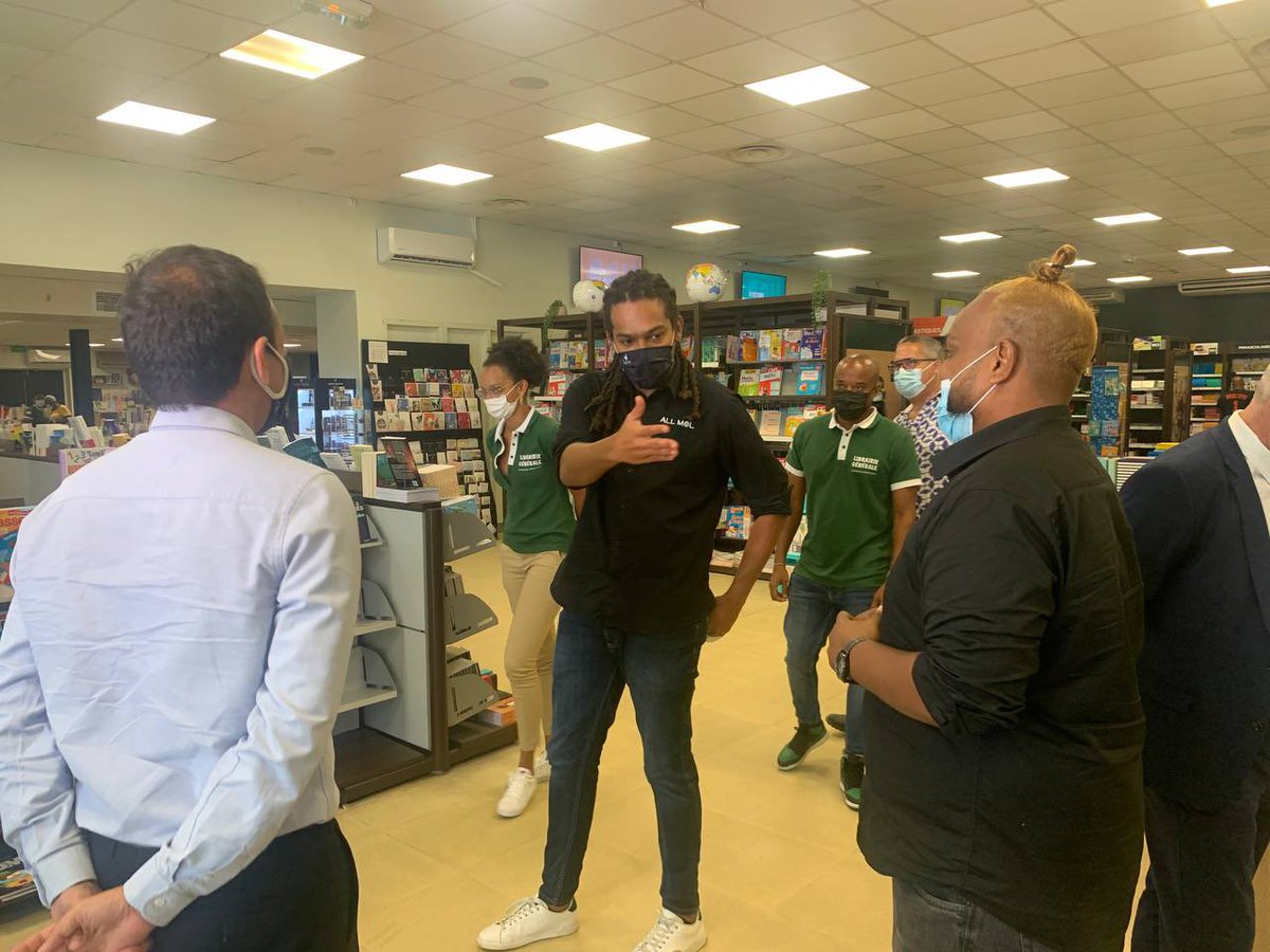 cedric_o's tweet photo. Levée de fonds, recrutement, développement : de Paris à Basse-Terre, les enjeux de la #FrenchTech sont les mêmes. Ravi d’avoir échangé avec les entrepreneurs de la @GuadeloupeTech et rencontré l’une de nos plus belles pépites caribéennes @ALLMOL #FT120 #Guadeloupe https://t.co/A1fEowaItH
