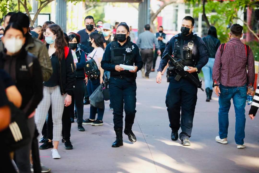 OseppaA's tweet photo. Ante la #pandemia, las diferentes policías en México forman parte importante de la prevención y el conocimiento a tiempo del #virus. ¡Valoramos su entrega y su vocación de servicio! #SomosOseppa #AC
@PoliciaZapopan @PoliciaGDL https://t.co/XMXbC3RT9S