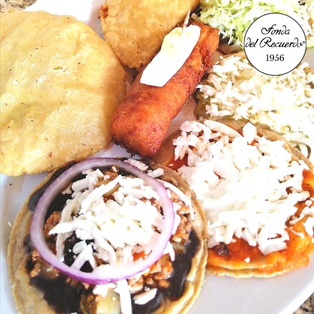 FondaRecuerdo's tweet photo. Ahora que ya se acerca el fin de semana. Les sugerimos uno de los platillos favoritos para compartir: Plato Jarocho:  tamalito de elote, garnacha, gordita, sope de frijol  y empanada. Los esperamos https://t.co/tX6BetKJCR  #comidamexicana #mexicanfood #comidaveracruzana #Comparte https://t.co/GzP9BkWqQy
