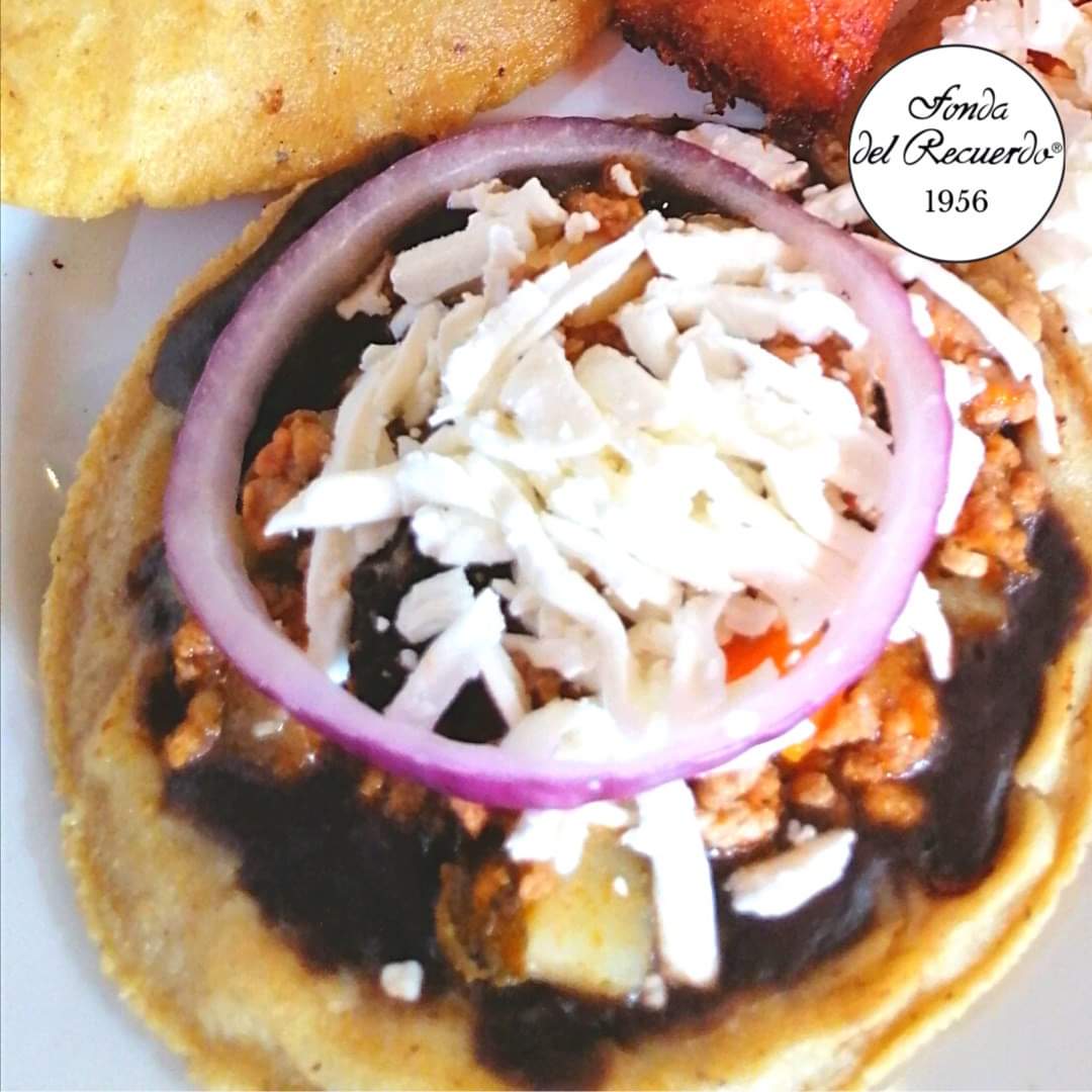 FondaRecuerdo's tweet photo. Ahora que ya se acerca el fin de semana. Les sugerimos uno de los platillos favoritos para compartir: Plato Jarocho:  tamalito de elote, garnacha, gordita, sope de frijol  y empanada. Los esperamos https://t.co/tX6BetKJCR  #comidamexicana #mexicanfood #comidaveracruzana #Comparte https://t.co/GzP9BkWqQy
