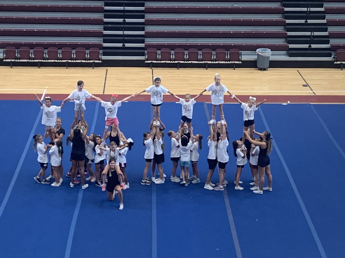 godragonscheer's tweet photo. Look at these incredible pyramids our camp athletes learned to build this week! Way to go Dragons! @GoDragonsGo_ https://t.co/kKqkqTaeWb