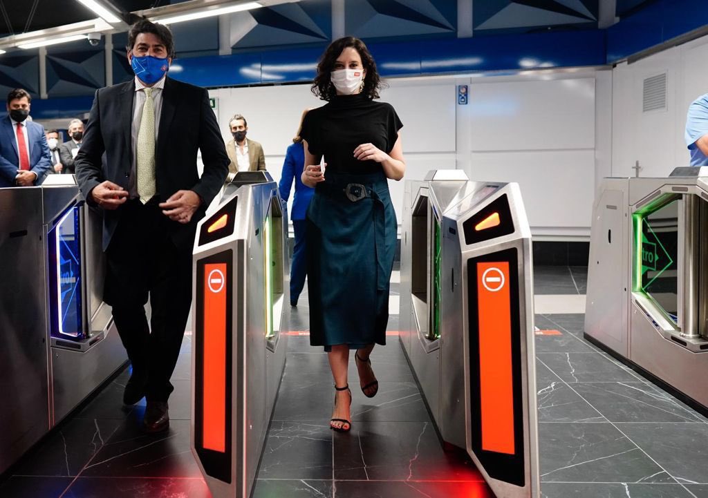 IdiazAyuso's tweet photo. La nueva estación de Metro de Gran Vía es una de las más potentes, tecnológicas y accesibles de toda Europa.

A partir de mañana dará servicio a más de 66.000 personas al día y conectará el centro de Madrid con toda la región. https://t.co/mtKRa40HLx