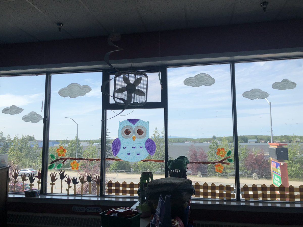 JadePandres's tweet photo. I finished the Owl &amp; Otter classroom window paintings just in time for the #BearPawFestival #JoansPreschool https://t.co/BHiS4fJNzL