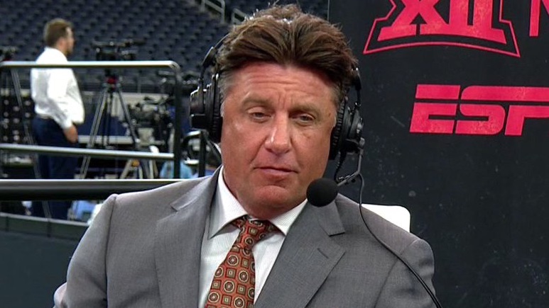 247Sports's tweet photo. Mike Gundy with no mullet just feels... wrong 😳

(h/t @bubbaprog) https://t.co/Hqk9F4GRBM