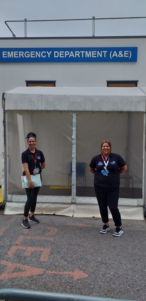 nolimitshelp's tweet image. Today we launched our new support service for children and young people in the Emergency Department at Winchester Hospital 🏥

Here's two of our wonderful youth workers, Kerry and Paige, about to start their shift earlier today.

@HHFTnhs @hantsconnect