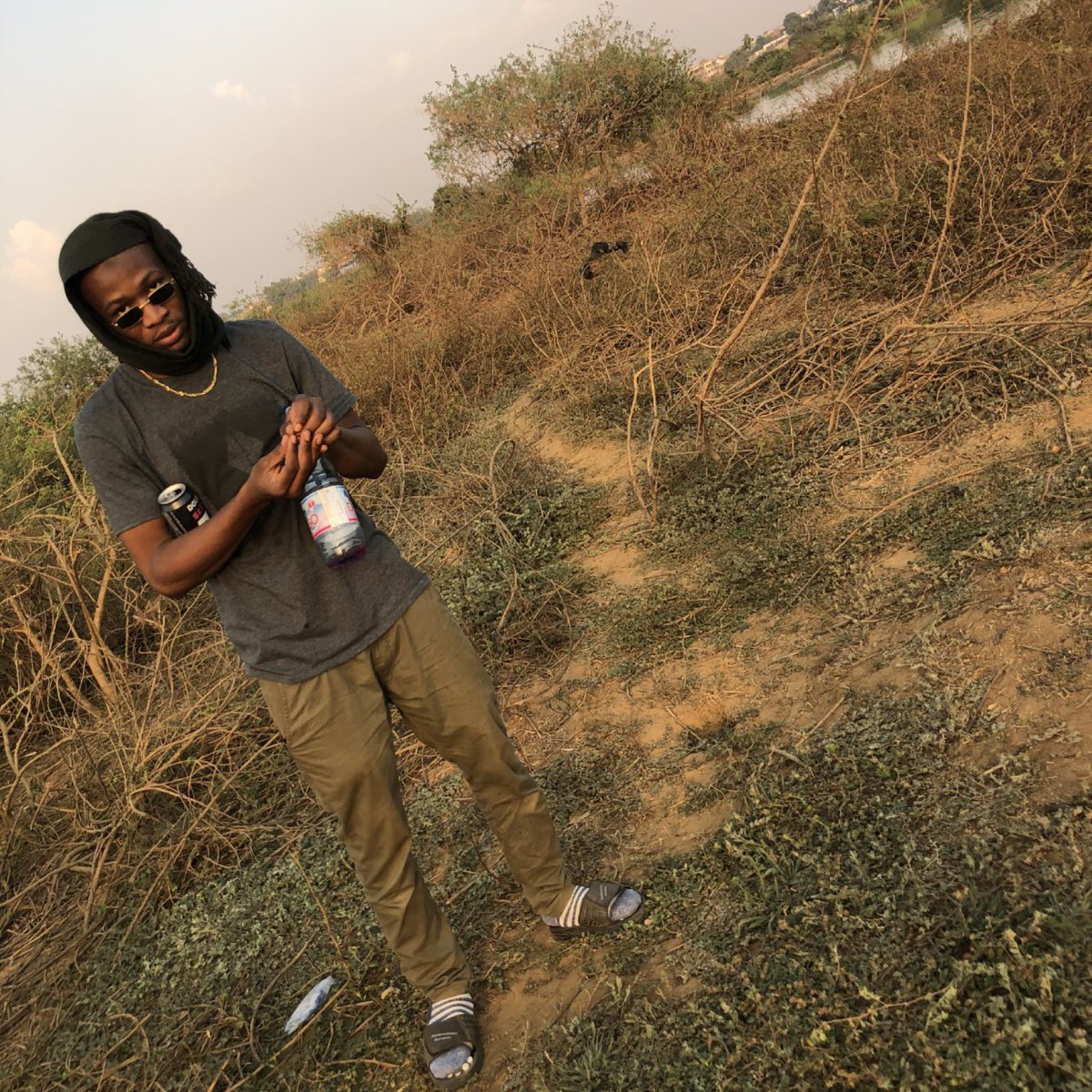 AboubacarTayba's tweet photo. What's wrong with you boys?
#talibanmusic #taybasmith #famakoura https://t.co/vP3MZ813Lg