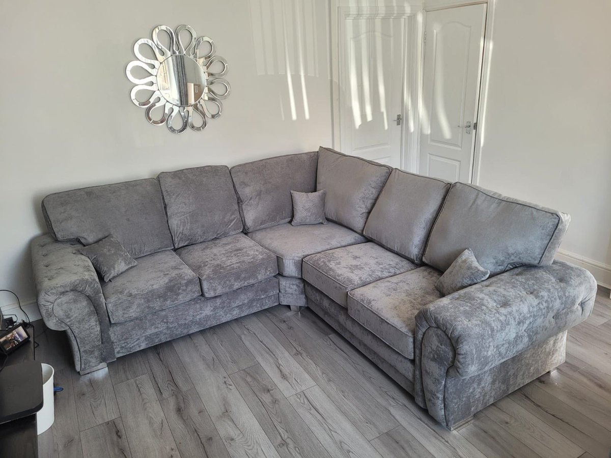 An unbeatable design, our Verona corners are top quality and one of our best sellers this year🔥 Available in a range of sizes and designs👌 
🏷️ Verona high back corner sofa