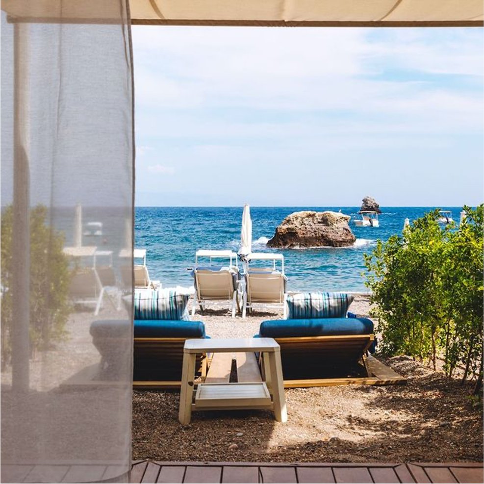 solay_app's tweet image. Hoteliers, there’s no longer a need to send staff to remote areas of your pool or beaches to take orders! Act fast and start seeing your revenue grow immediately. No-cost sign up is available for the Solay label service at solayapp.com/setup. Photo:@belmondvillasantandrea