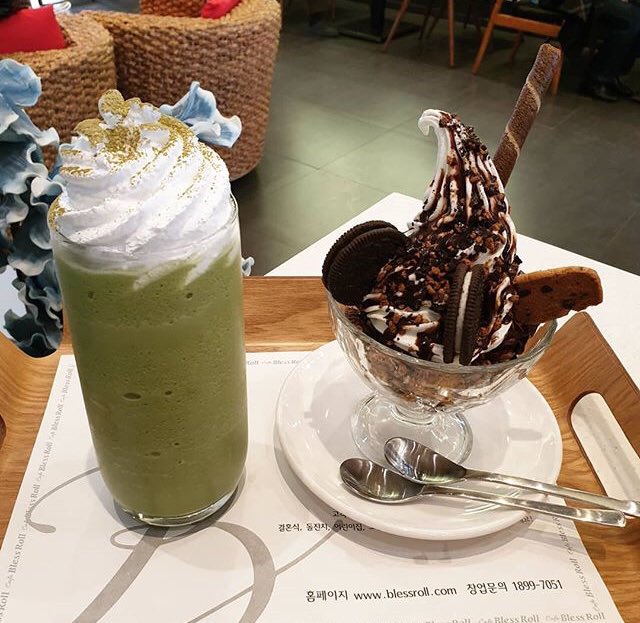 《ENVÍO ESPECIAL BLESS 》

De: @brokenjxw 
Para: @Txxxfz
 
"Gracias por tu amistad, mucho éxito con tu material musical nuevo"