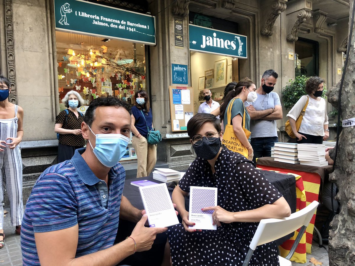 arallibres's tweet photo. @JnnDiaz signa exemplars de #DonaiPoder a la @JaimesLlibreria! https://t.co/7e3Si9jnal
