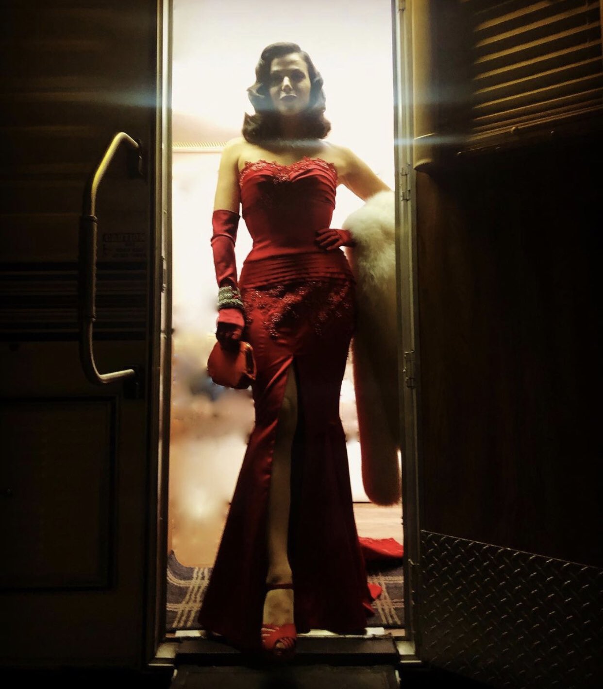 HAIKAJDAJSJSJAJEHWJR MEU DEUS LANA PARRILLA 

HAPPY BIRTHDAY LANA 