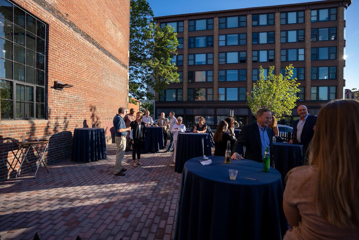 OverlandLofts's tweet photo. Enjoying the weather and patio area at Overland Lofts.

📍151 Chestnut Street in Downtown Springfield

Now leasing! 
For information -> https://t.co/oW1NVqoQu4 https://t.co/5hR98ax7NM
