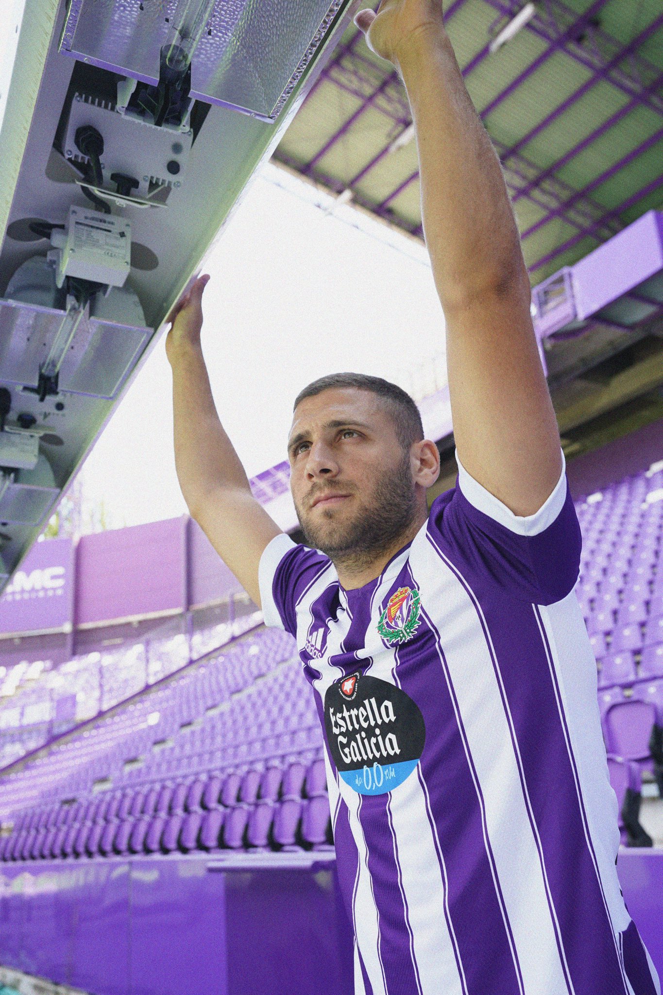 MARCA VALLADOLID on X El Real Valladolid presenta su primera equipacion para la temporada 2021 2022 https t bUuS1QbYsS X