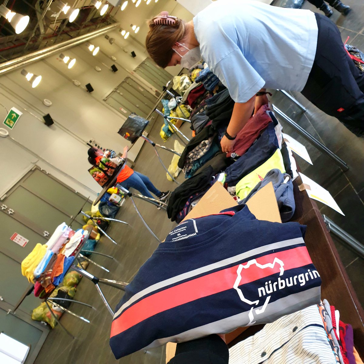 Sammel- und Ausgabestelle am Nürburgring eingerichtet
Hilfe für #Hochwasser-Geschädigte am ring°Boulevard - 24 Stunden am Tag!  
Benötigt werden: 
➡️ Kleidung
➡️ Hygiene-Artikel 
➡️ Haushaltsgegenstände (Teller, Tassen) 
➡️ Kinderspielzeug

➡️ Ebenfalls gesucht: Helfer vor Ort!