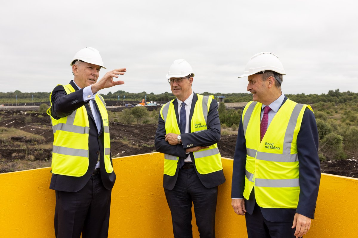 BnMIreland's tweet image. We were delighted to welcome An Taoiseach @MichealMartinTD and Minister for the Environment, Climate and Communications @EamonRyan TD to Bord na Móna’s Cloncreen Wind Farm today, where we announced details of over 1400 jobs being created by our company.
