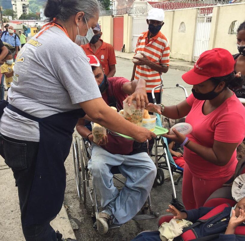 ActivismoPJ's tweet photo. Oraima Guillén una mujer de compromiso  social con una hija con discapacidad visual fue detenida por el régimen atentando contra sus Derechos Humanos y los de su hija que necesita de sus atenciones. Exijimos su libertad de inmediato. Pensar distinto no es delito. #LiberenAOraima https://t.co/ShNVLvZbDQ