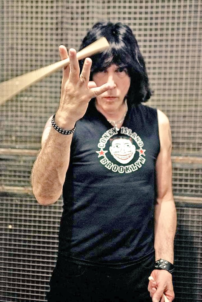   Happy birthday MARKY RAMONE 
69 