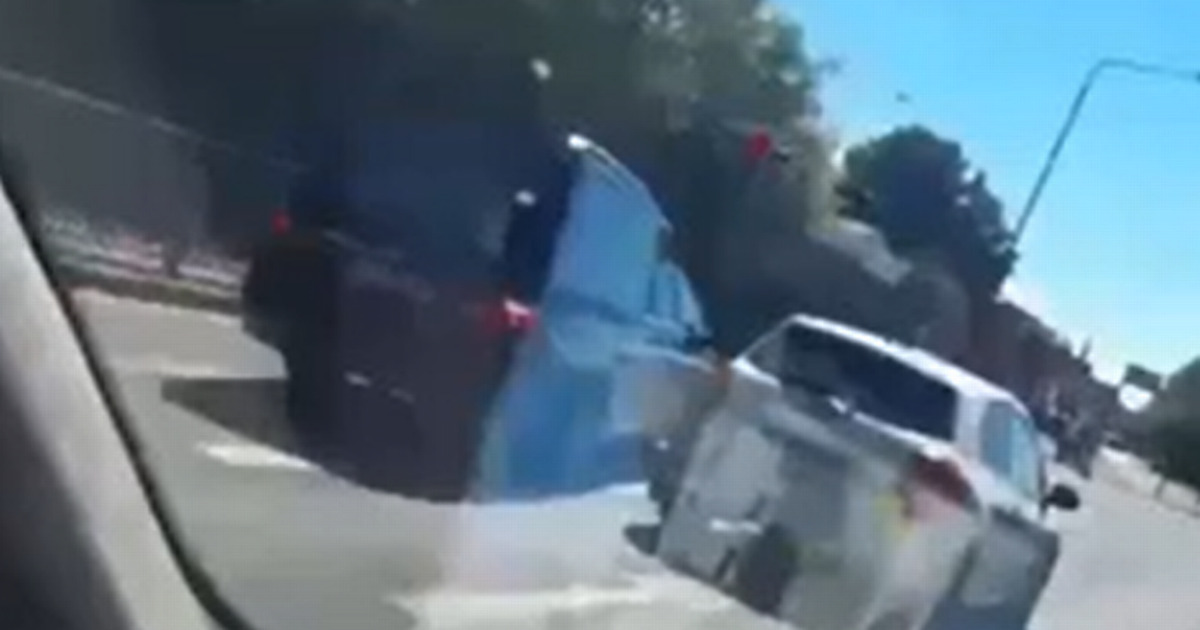 aerezona's tweet image. Garda probe launched after videos show cars 'driving erratically' behind N7 crash victim's hearse #after #driving #erratically #garda #launched #probe #videos voonze.com/garda-probe-la…