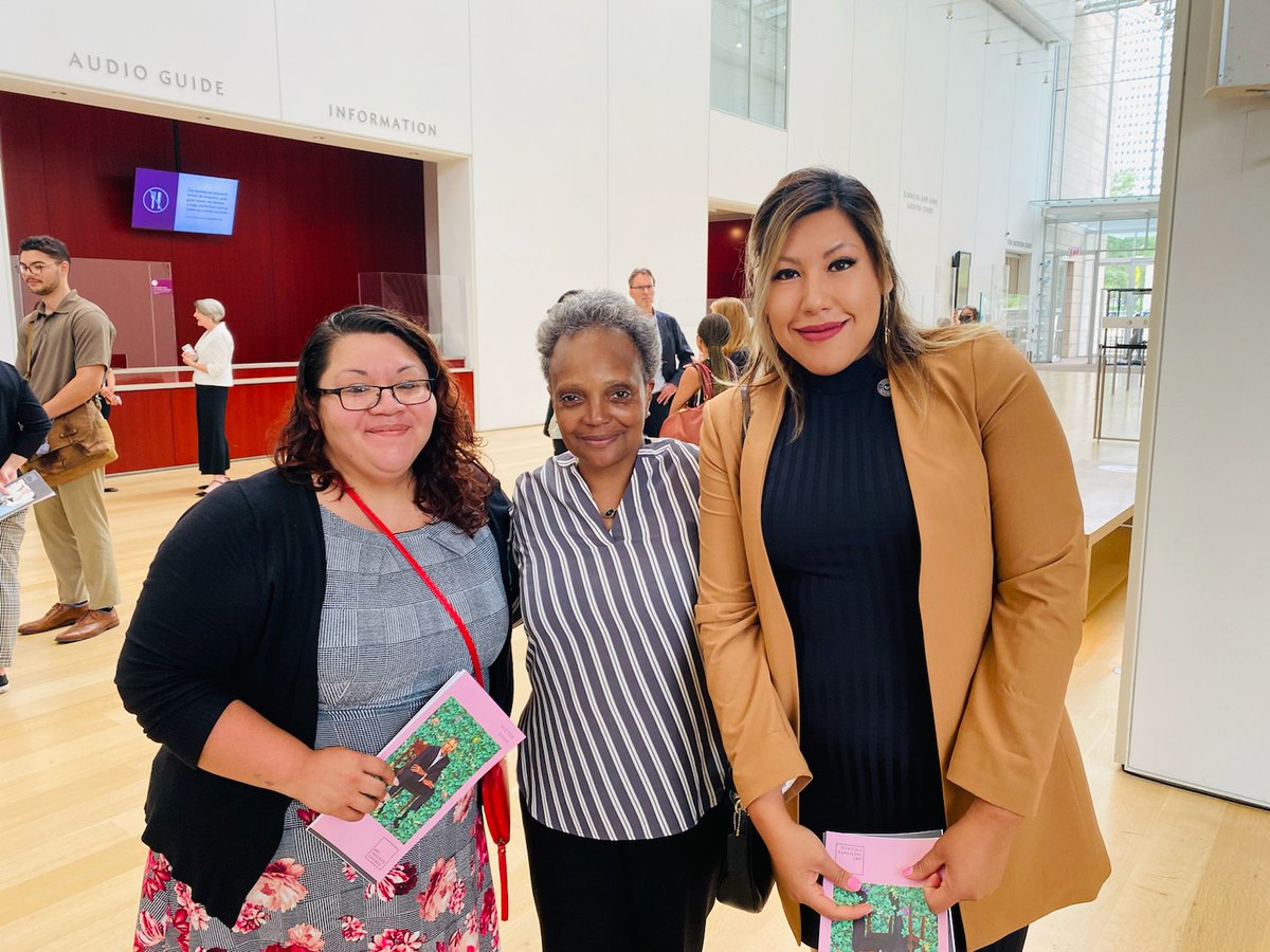 Ofelia Figueroa and Veronica Flores were delighted to join Chicago’s frontline workers last night as we were honored by @chicagosmayor at The Art Institute of Chicago with a private showing of #TheObamaPortraits.