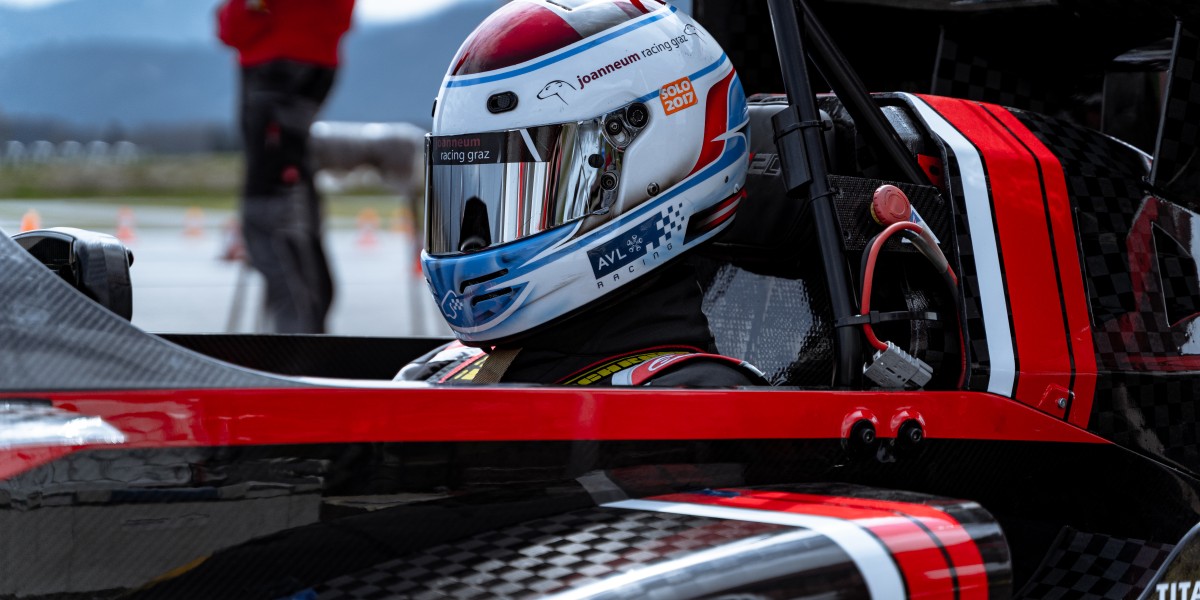 Have you already read our latest article? 🏎 This time it's about how we test our race cars. Enjoy the read! 👩‍💻👨‍💻

ENG: joanneum-racing.at/language/en/pi…  
GER: fh-joanneum.at/blog/boxenstop…  

#joanneumracinggraz #neverstoppushing #formulastudent <a href="/fh_joanneum/">FH JOANNEUM</a>