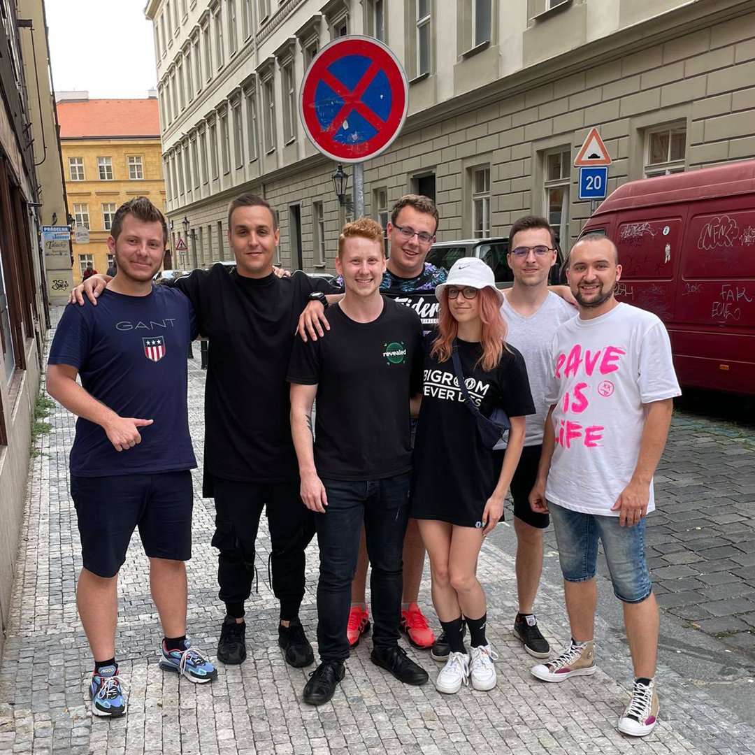 Saberzmusic's tweet image. Pleasure meeting the #ZTEAM family in Czech Republic 🇨🇿🇨🇿🙏