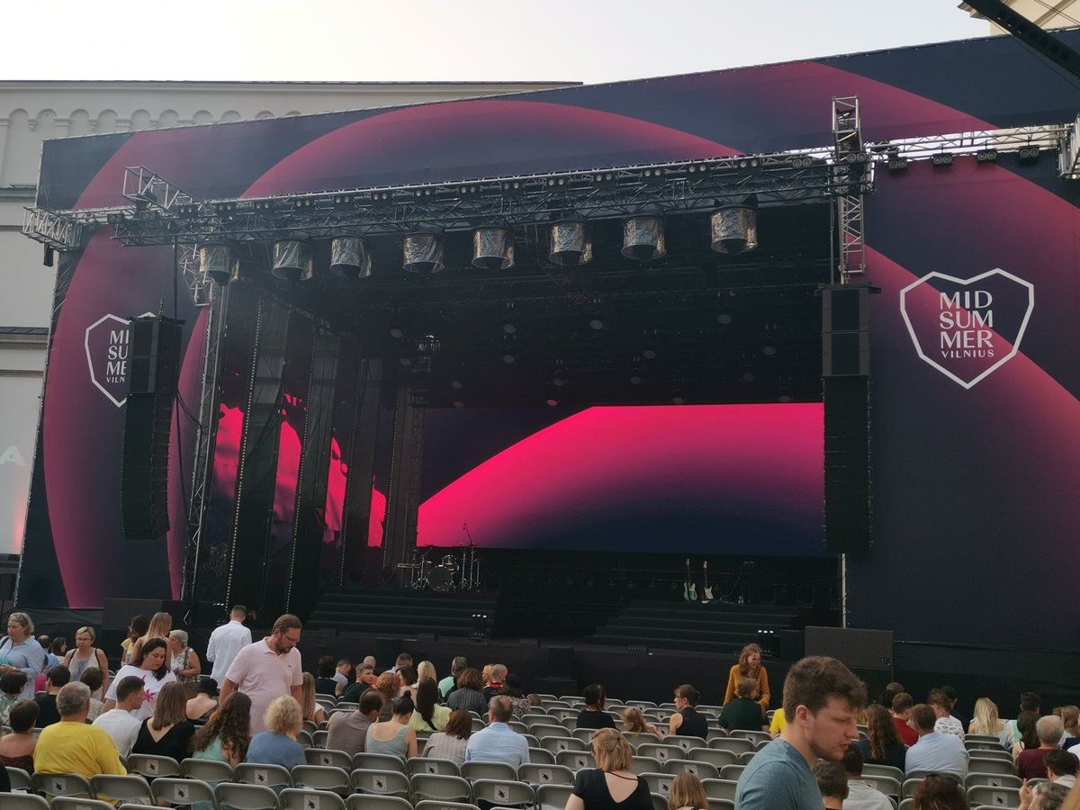 Waiting for the Roop at the Dukes Palace in Vilnius 😊