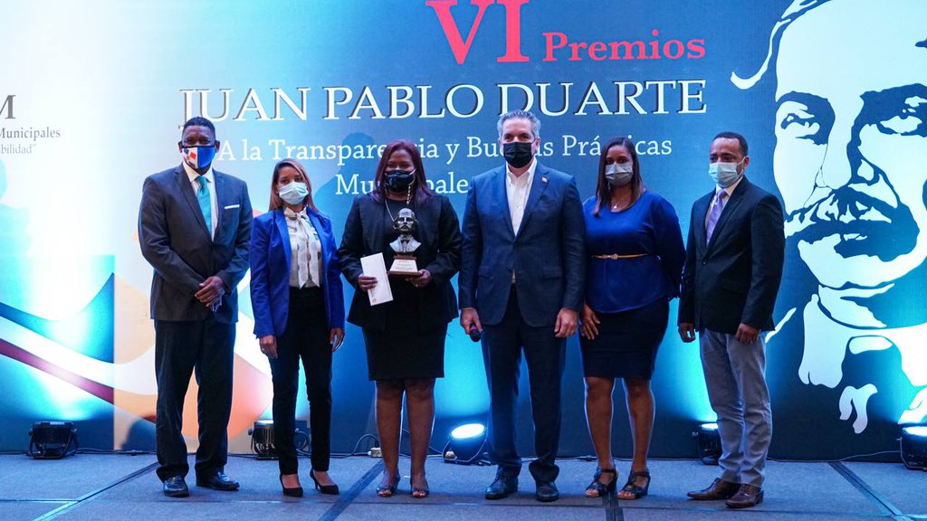 Grato participar de la VI entrega de los "Premios Juan Pablo Duarte, a la Transparencia y a las Buenas Prácticas Municipales 2020", organizada por la Federación Dominicana de Distritos Municipales. <a href="/FEDODIMRD/">FEDODIM RD</a>