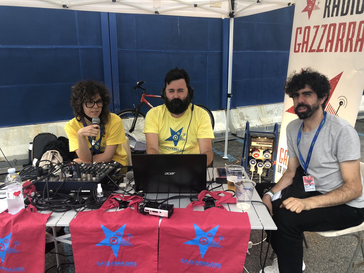 Live @ #BalenaFestival . Guardando il palco, siamo in fondo a destra, come il bagno. Passate a trovarci con la stessa frequenza #RadioGazzarra