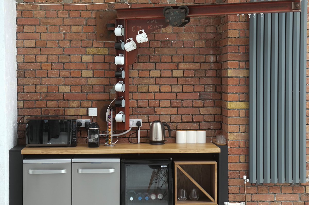 StudiosMello's tweet photo. The studio is located inside an early 20th century industrial building. The property still holds several unique period features, including exposed red and white painted brick walls, a vaulted bow truss roof, crittall windows and original electrical junction boxes. https://t.co/Cx9llSeaMx