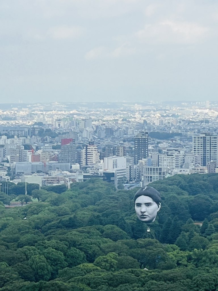 巨大な人の顔バルーン 気球 のモデルになった人物は誰 歴史上の偉人説も 情報屋ピッピ通信
