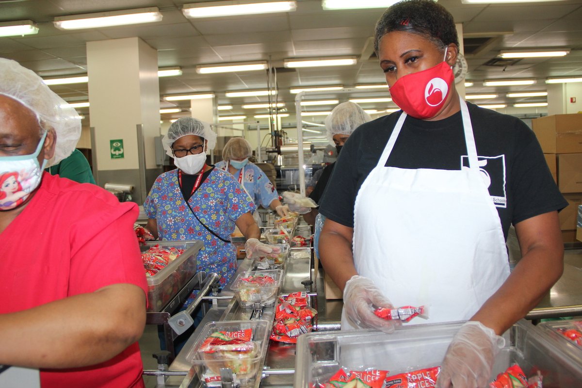 ColsCitySchools's tweet image. Over the last year, the CCS Food Service Department has distributed more than four million meals. Learn more about the hard-working people who have ensured that students and families haven't gone hungry during the pandemic: bit.ly/3z2eeFE #OurCCS