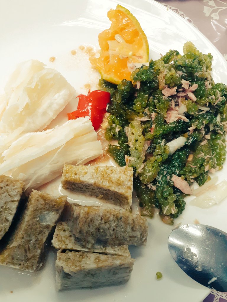 viiiiinaikula's tweet image. Brunch @ work #kusima